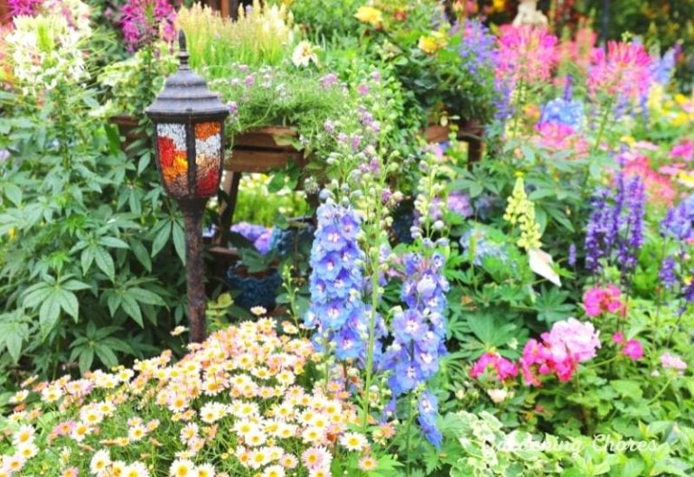 25 Show-Stopping Flowering Plants That Attract Beneficial Bees to Your Garden