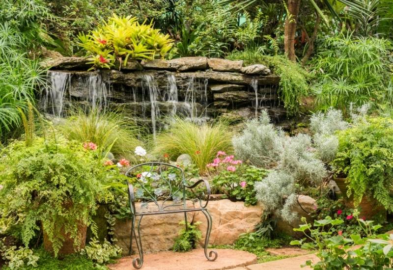 22 Simple Ideas to Make Your Small Garden Look Bigger 16