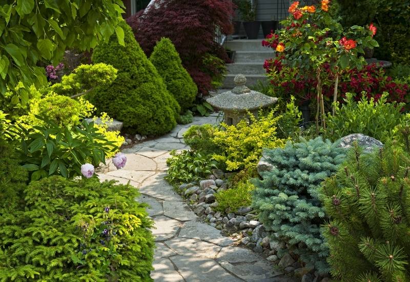 22 Simple Ideas to Make Your Small Garden Look Bigger 19
