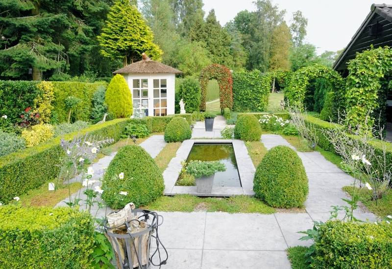 22 Simple Ideas to Make Your Small Garden Look Bigger 15