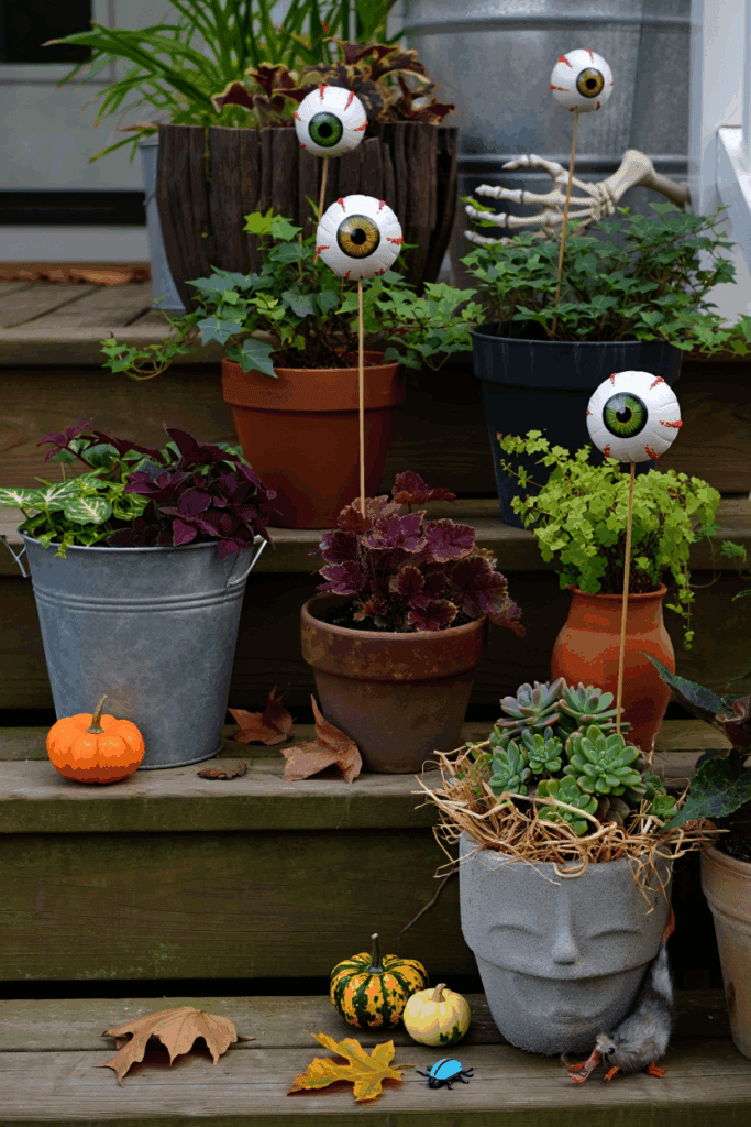 Get Inspired by the Weirdest, Wildest Halloween Planters on the Internet 9