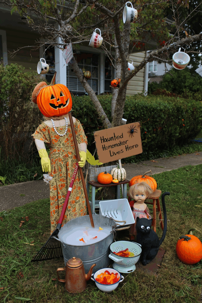 38 DIY Front Yard Halloween Decorations That Are Seriously Next-Level 34