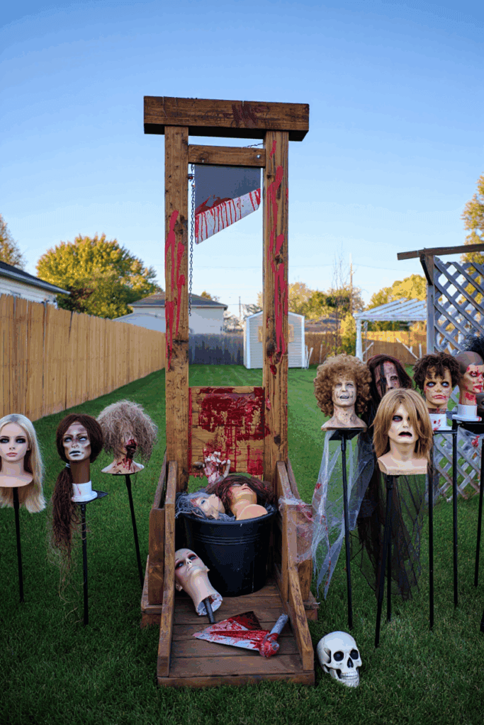 38 DIY Front Yard Halloween Decorations That Are Seriously Next-Level 24