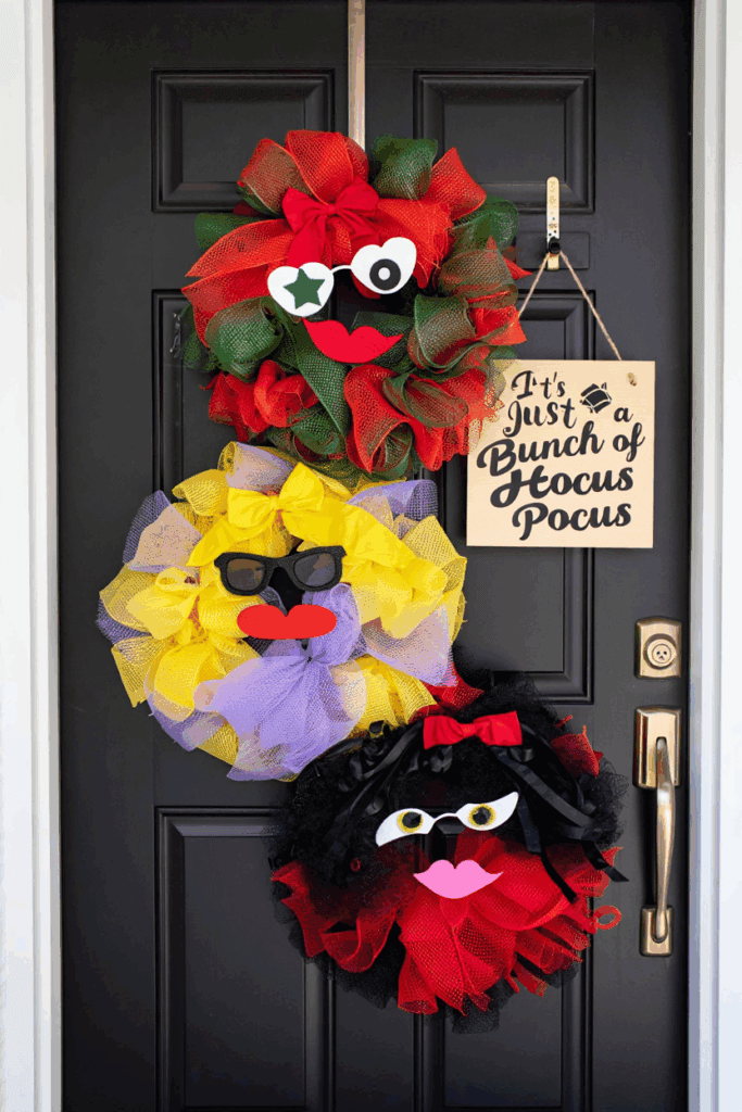 35 Spooktacular DIY Halloween Wreath Ideas That Skip the Copy-Paste Look 26