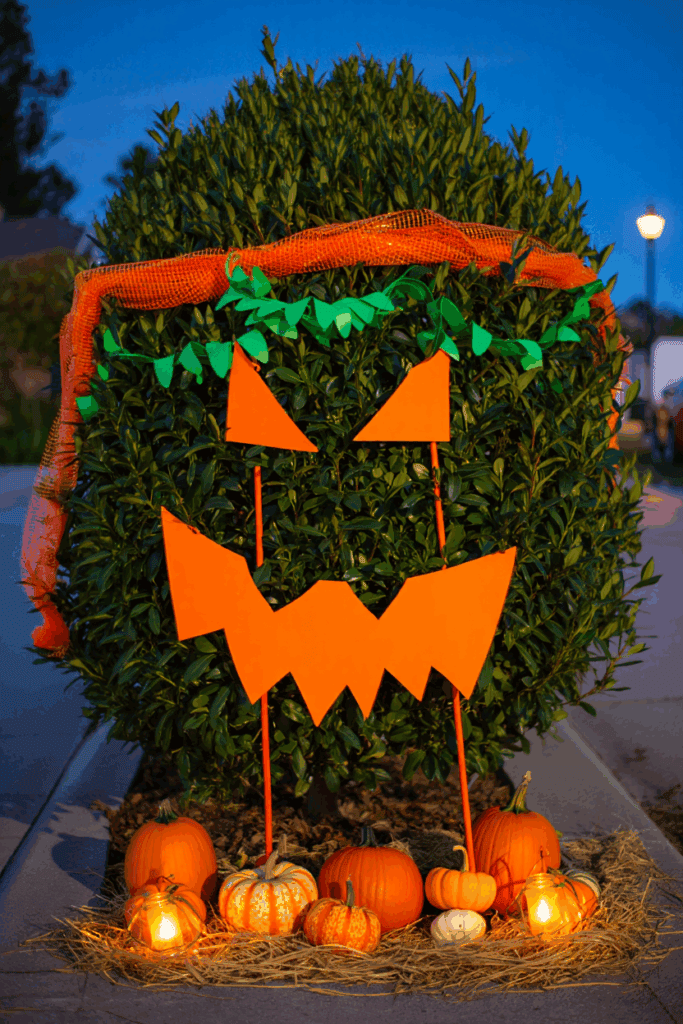 20 Hauntingly Creative Shrub Decorations for a Show-Stopping Halloween Yard 8