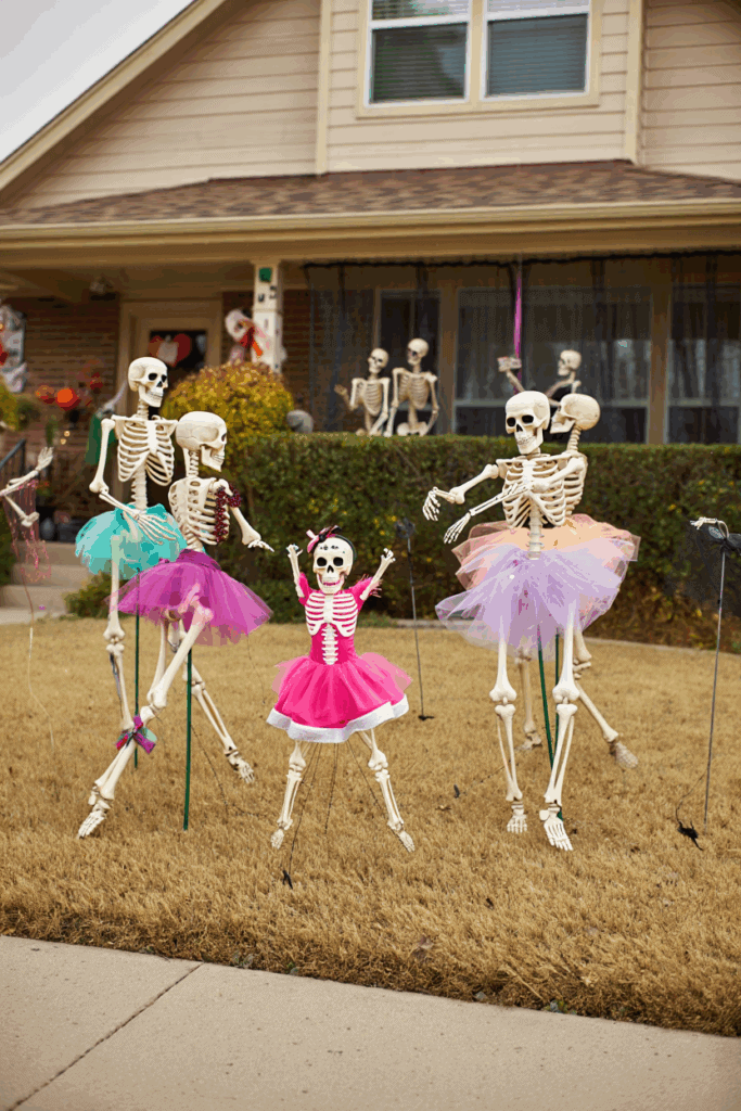 38 DIY Front Yard Halloween Decorations That Are Seriously Next-Level 18