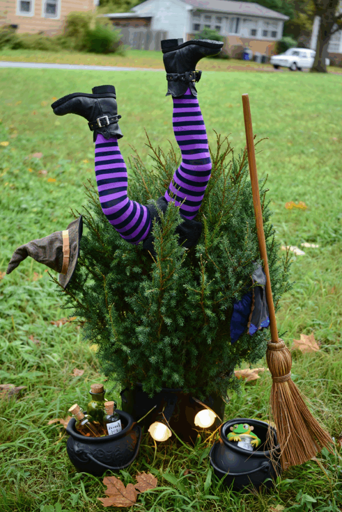 20 Hauntingly Creative Shrub Decorations for a Show-Stopping Halloween Yard 1