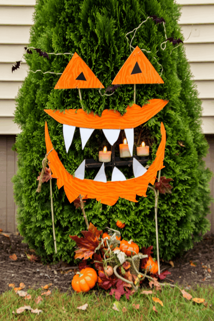 20 Hauntingly Creative Shrub Decorations for a Show-Stopping Halloween Yard 13