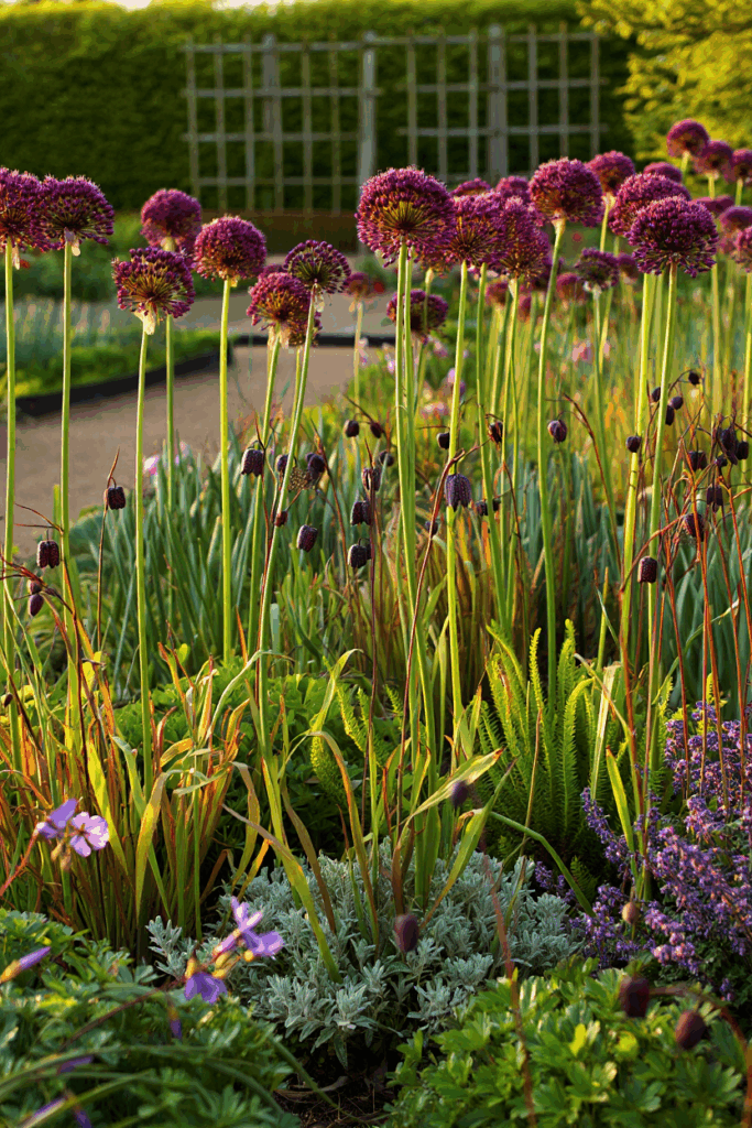 If Your Spring Flowers Die Off Too Soon, Try These 9 Bulb Combos That Bloom in Waves for 10 Full Weeks 21